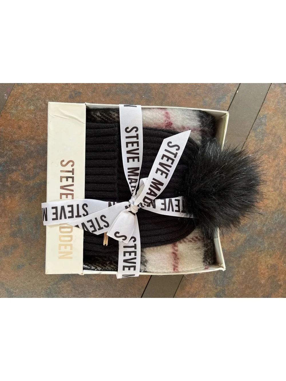 Steve Madden Women's Hat and Scarf Set Black One Size